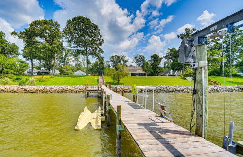 Waterfront Gloucester Cottage with Private Boat Dock - Foto 38