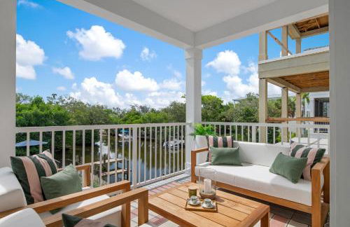 CASA NICA! Luxury Private Pool Home with dock on a saltwater canal! - Foto 12