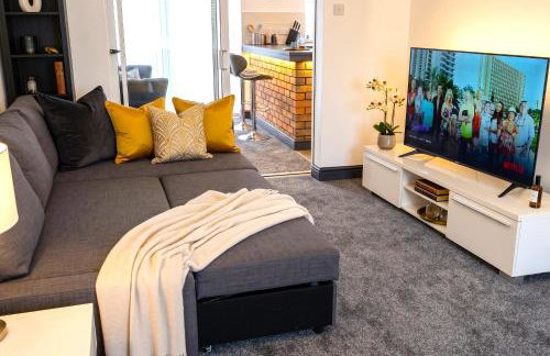 Green Haven Villa - 4BR Spacious House with Hot tub, Ample Parking, Air Condition, WIFI, Netflix, Patio & Garden - Foto 14