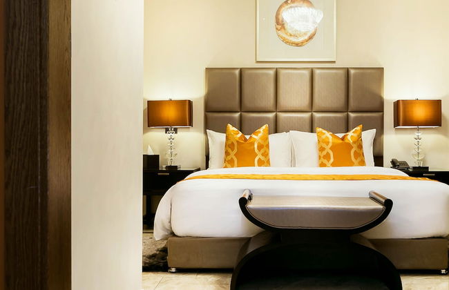 Oak Plaza Suites - Photo 5