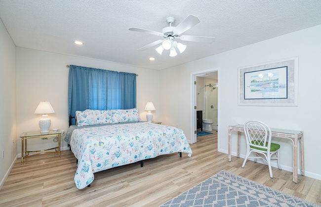 Renovated Home Near Beach and Shopping - Foto 8