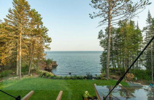 Waterfront Lake Superior Cabin Fire Pit and More! - Foto 37