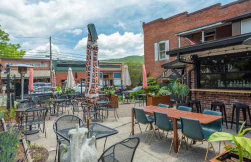 Charming Pet-Friendly Cottage Walkable to Town! - Foto 36