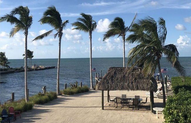 2 Beautiful 4 Bed 3 Bath Pool Home w Free Dock - Foto 3