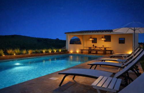 Masia La Morera autenticidad renovada 100 porcien a 10 minutos de Sitges en coche 12 huespedes Piscina Aire Aconc 6 Suites Apertura 15 Julio 2025 - Foto 2