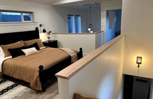 Custom Built Cottage in Downtown with Pool - Foto 6