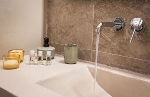 Lithos Luxury Pool Villa - Photo 8