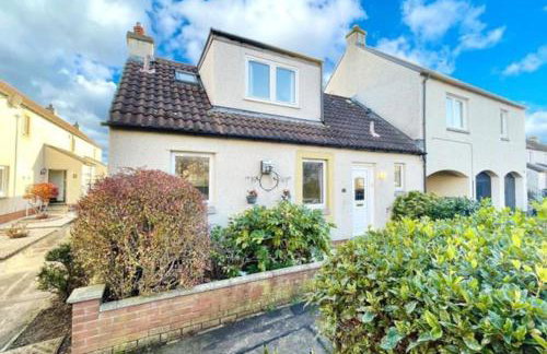 Cosy 2 bedroom home with free parking near city - Foto 1