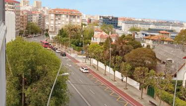 Buena ubicación y plaza de garaje - Foto 2