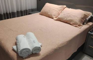 Sobrado com piscina, banheira e garagem coberta. - Foto 5