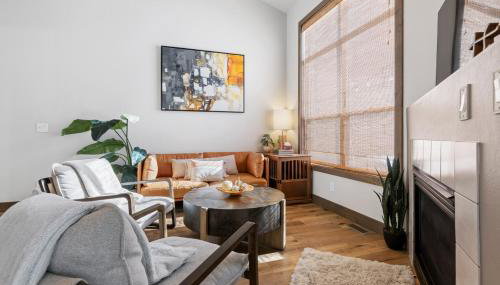 Perfectly Located 3 Bed 3.5 Bath Beautiful Townhome - Foto 3