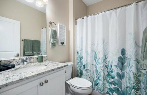 Stunning Views + Hot Tub + Location! 3 bed/3 bath - Foto 31