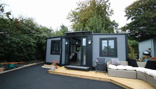 Sunset Retreat Cabin, Private Hot Tub with Mini Cinema Projector & Garden views - Foto 2