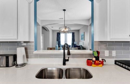 Feel the magic in this huge 7BR Disney Villa! w Theater Arcade Pool Spa - Foto 16