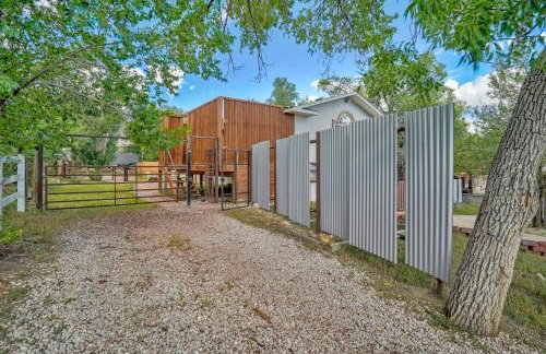 Red Rock Loft! Trails Apartment w BBQ & Fire Pit - Foto 45