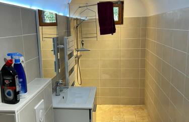 La maison sur la place dans Aigues Mortes - Foto 26