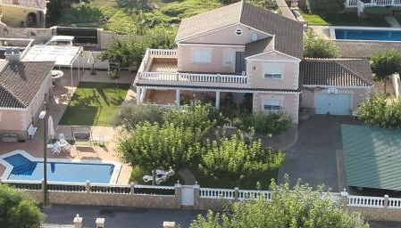 Villa Loli, Chalet con piscina, cerca de la playa y la ciudad - Photo 2, sunbed