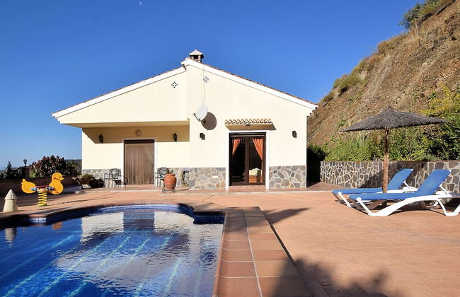 Luxury Villa in Sayalonga With Private Pool - Photo 15