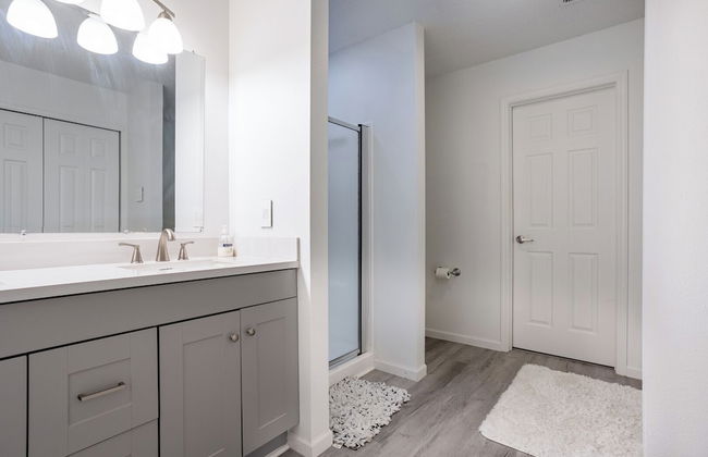 Spacious 4BR Home With Pool in Indianapolis - Foto 30