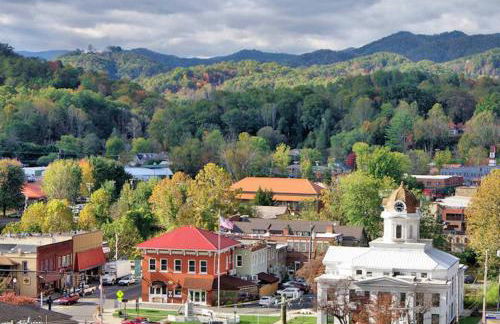 Peace of Heaven, Modern Chic Cabin, Majestic Mountain Views, Hot Tub, Fire Pit, Outdoor Games, Close to Town - Foto 63