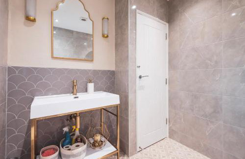 A wonderful and spacious house in a charming road - Photo 5