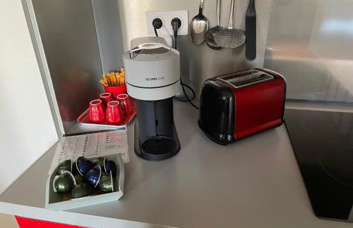 Appartement mignon calme douillet ascenseur clim étage élevé proche parking et toutes commodités au coeur du Toulon historique - Photo 24