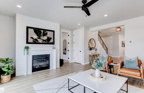 Midway to Heaven! BRAND NEW 5 bed 4.5 bath, HOTTUB - Photo 54