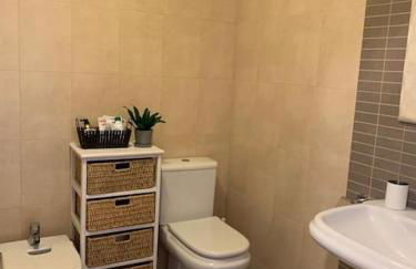 Piso con preciosas vistas, patio privado y amplio garaje - Photo 7