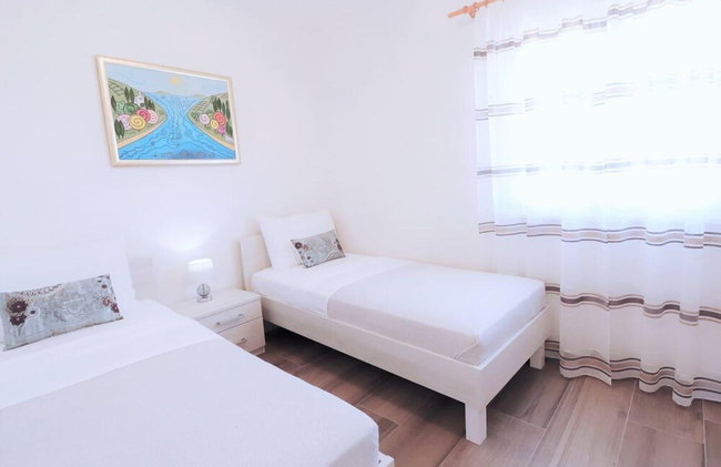 Villa Mendula Trogir - Luxury villa by the beach - heated pool - lush green garden - Photo 11