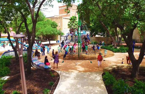 3 Bdr 2 Bth Downtown San Antonio Free Parking at The Alamodome - Foto 17