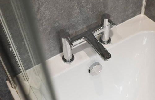 Air Maison - Family Home with Off-Road Parking - Photo 29