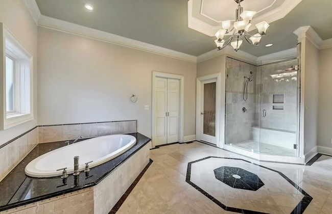 Lakefront Home Private Dock, Tiki Bar, Firepit Shore to Please by Avantstay - Foto 11