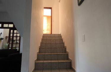 Casa Agradável, Arejada, Espaçosa, Perto de Tudo - Foto 4