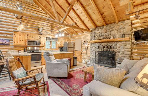 On-Site Pond and Trails Lake Luzerne Cabin - Foto 7