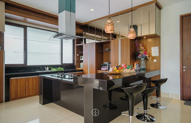 Mentari Hill View 8 BR heated pool and movie room - Photo 14