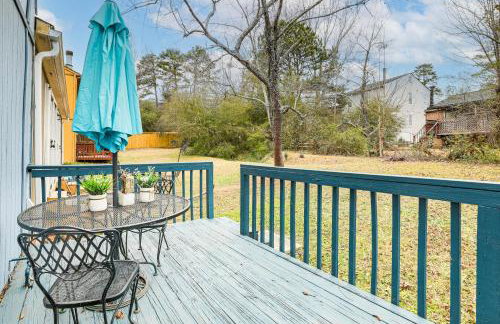 8 Mi to Stone Mountain: Quiet Getaway w/ Deck - Foto 21