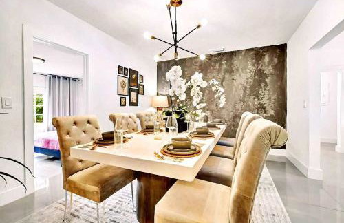 Bright 4BR North Miami Villa Close to Beaches and Huge Backyard - Foto 29