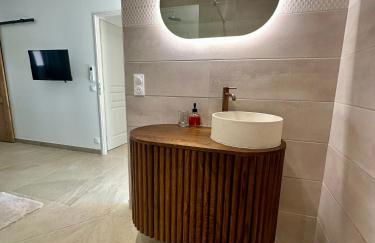 Maison neuve, cadre apaisant,jacuzzi et piscine - Foto 13