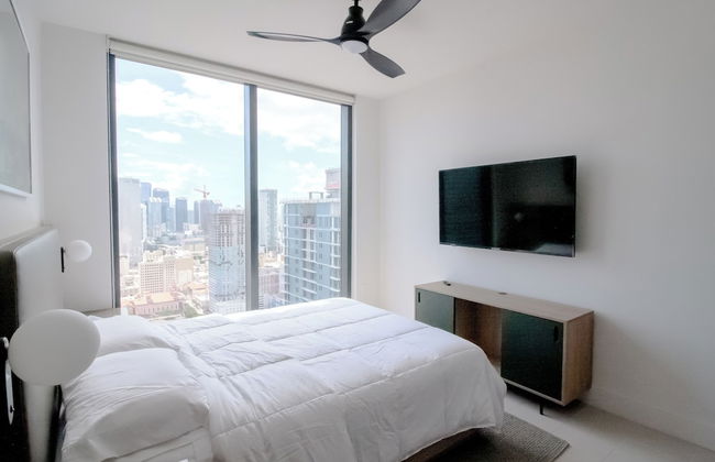 Luxurious Downtown Escape - Photo 9