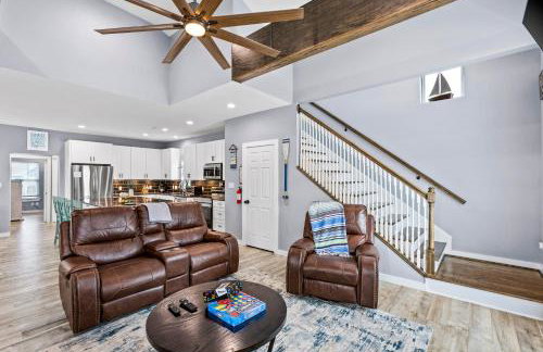 Relax And Sea NEW Luxury Canal-View Escape Gated Community Firepit and Decks - Foto 12