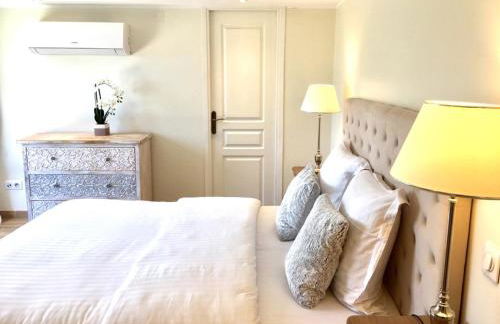 Villa d exception avec terrasse, jacuzzi, vue mer, parking, en plein cœur du village de Eze - Foto 24