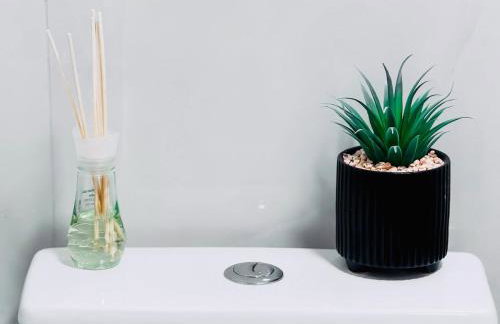 Chic Studio, Free parking, Sleeps 2 - Foto 30