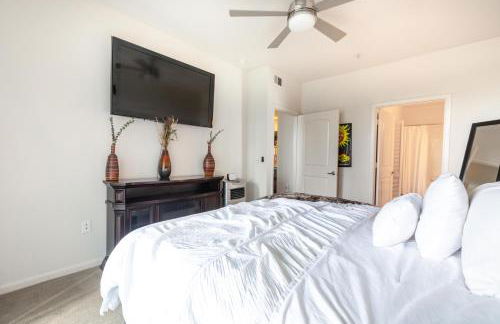 The Treehouse Spacious & Fun 2BR Retreat in the Heart of the Domain - Foto 15