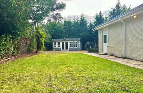 5 Bed House - Pool - Hot Tub - Sauna - Pool Table - Near New Forest and Beach - Sleeps 12 - Photo 59