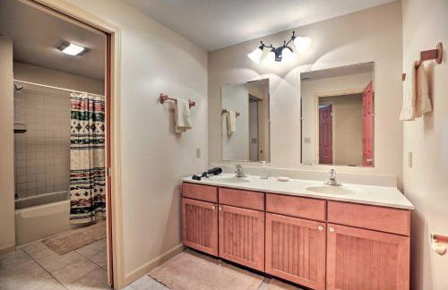 House with Deck, Fire Pit - 15 Mins to Snowshoe! - Foto 27