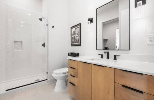 East Nash Condo for 4 with Public Rooftop Near DT - Foto 18