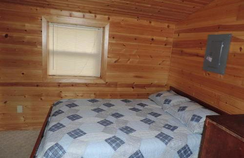 Rustic Cabin Rental Along the Wolf River in Fremont, Wisconsin - Foto 4