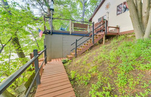 Lakefront Family Retreat with Private Dock! - Foto 29