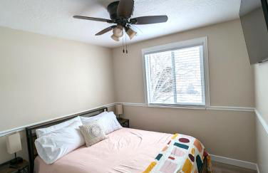 Cute Spacious Home - Photo 9