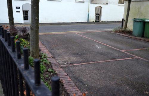 Imperial King apt, Cheltenham centre, dedicated free parking - Photo 24